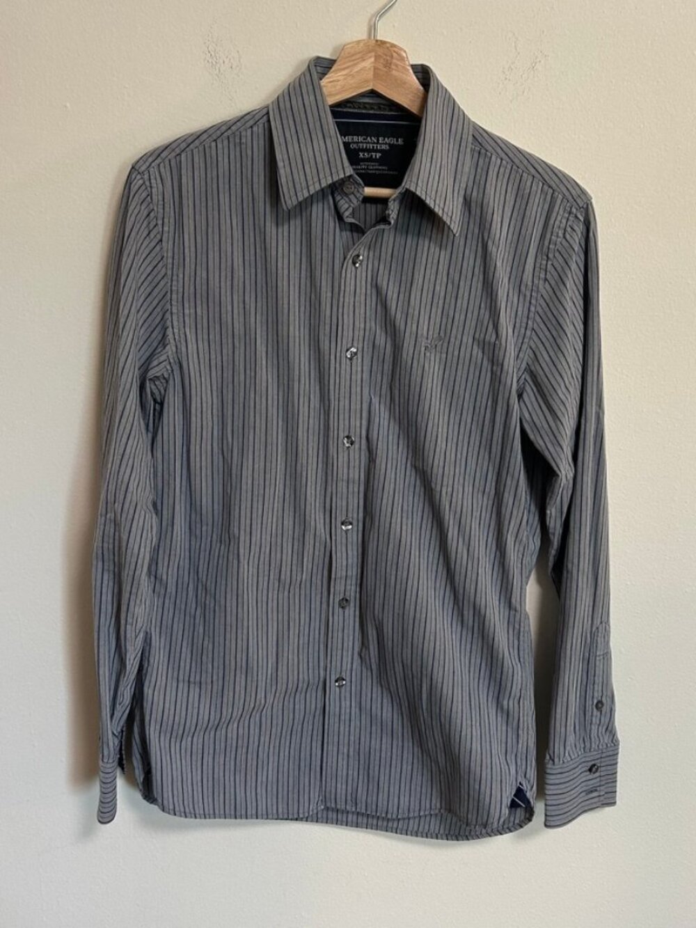 AE Outfitters Premium Vintage Fit Sz XS Gray/Blue Striped Dress Shirt EUC Mens